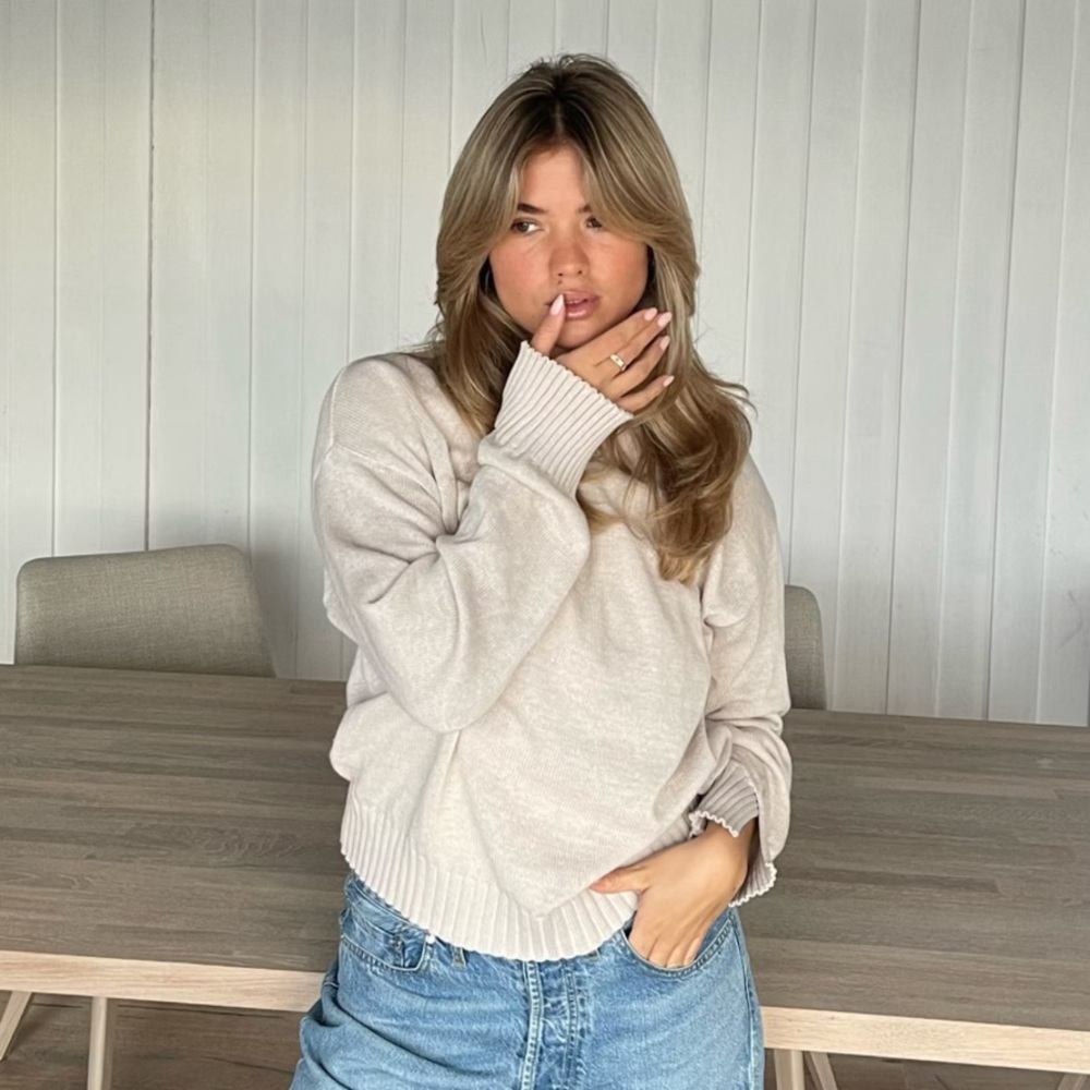 Djerf Avenue Cream Crewneck Sweater 🍦